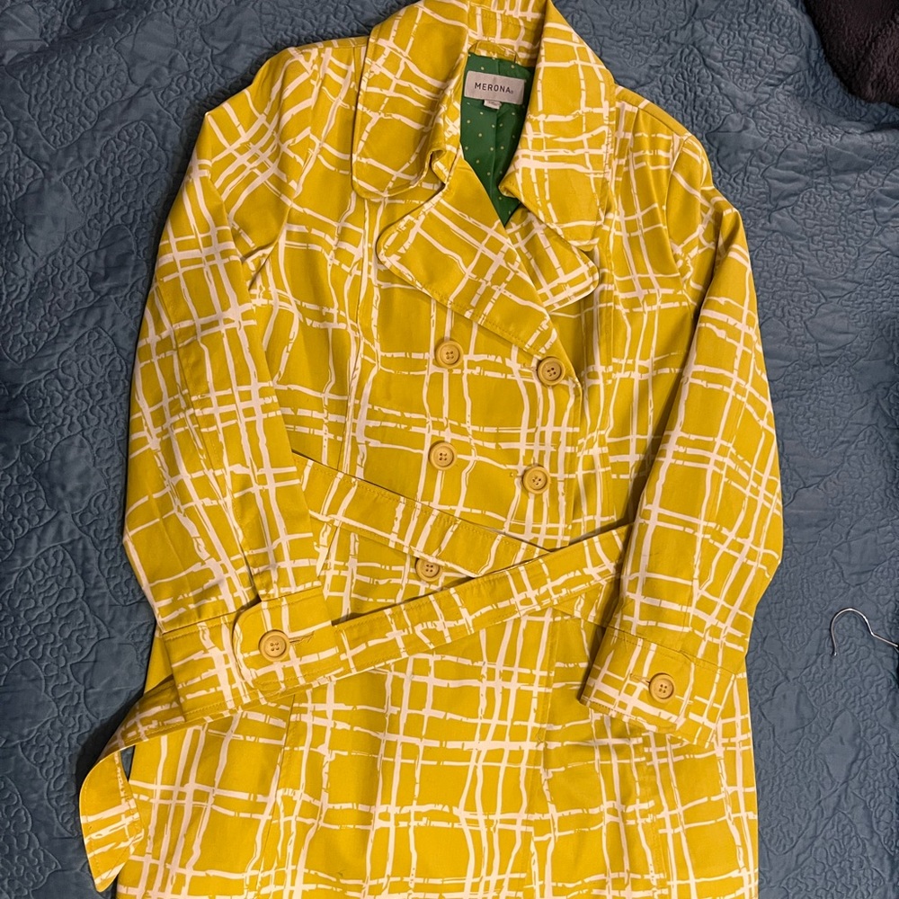 Yellow pattern trench coat.  Never worn.  Size XXL
